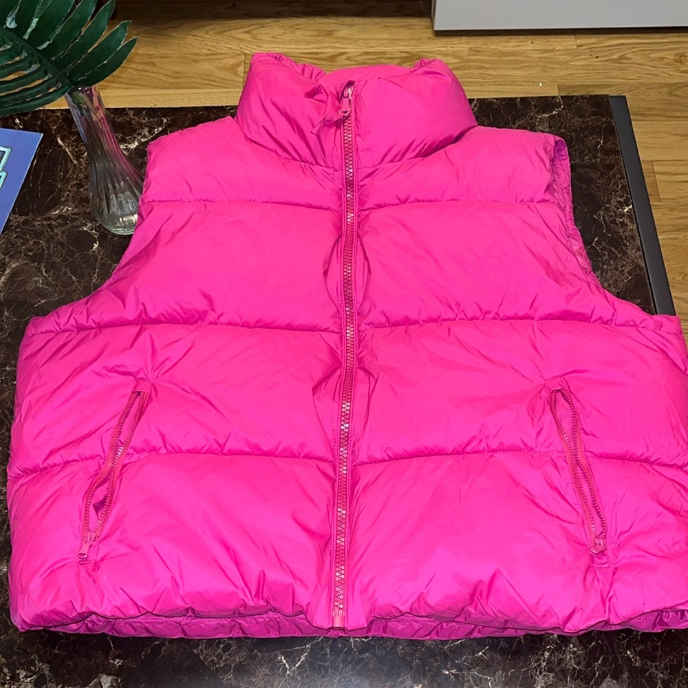 💖Hot Pink Women’s Puffer Vest -Never Worn💖